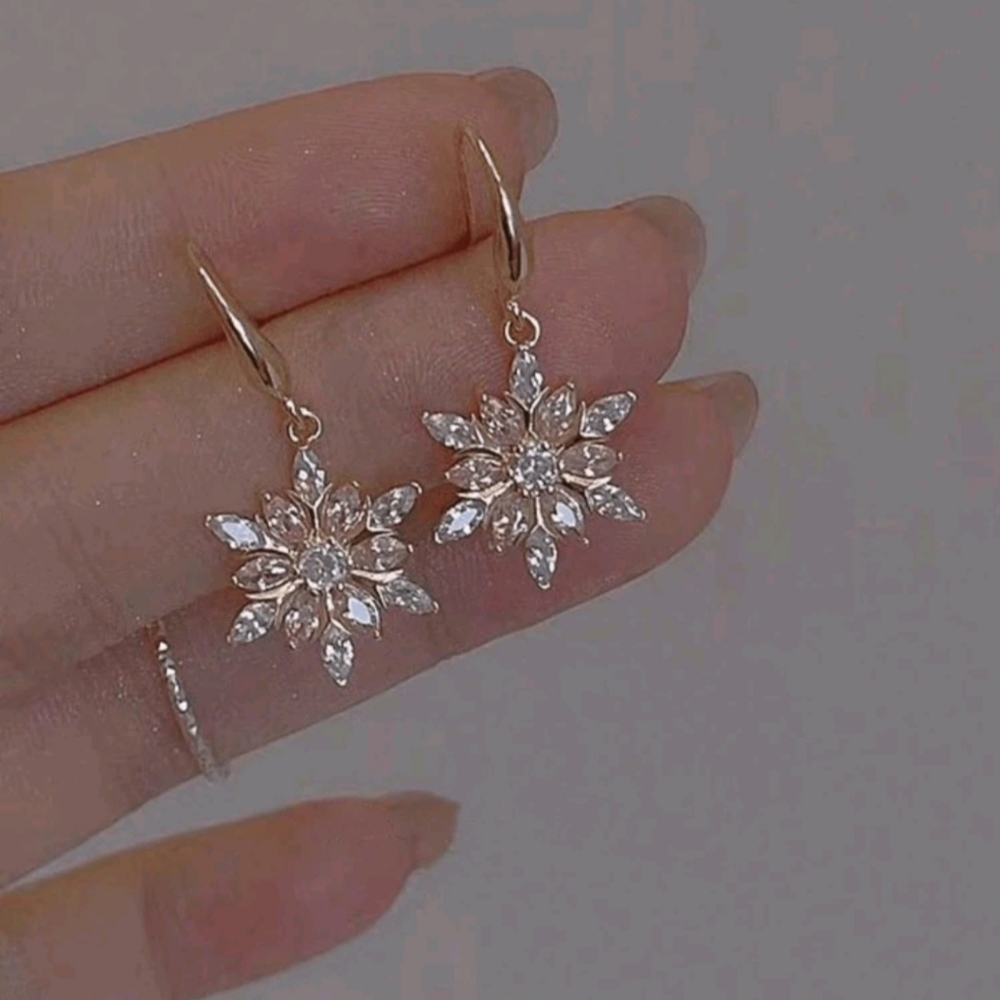 Crystal snowflake earrings